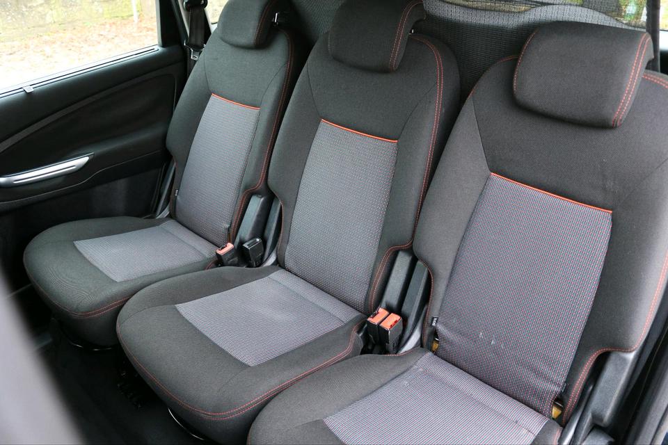 Ford S-Max 2010 — photo 10