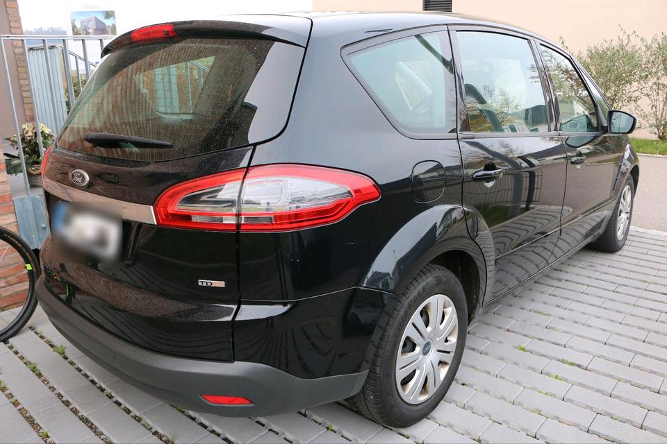 Ford S-Max 2010 — interior