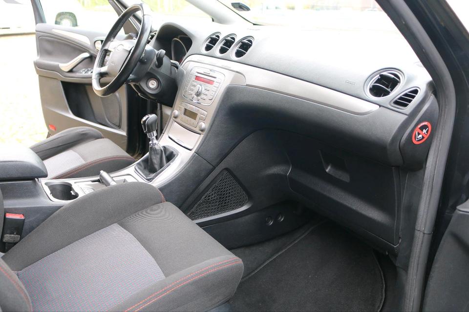 Ford S-Max 2010 — photo 7