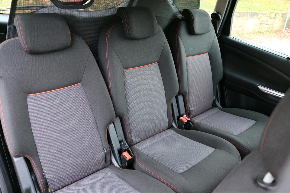 Ford S-Max 2010 — photo 9