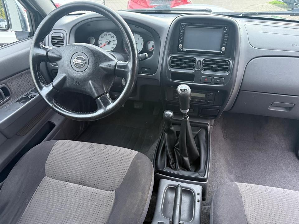 Nissan Navara 2004 — photo 8
