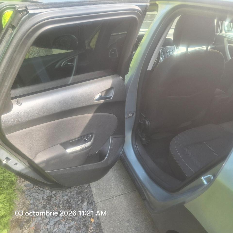 Opel Astra 2012 — photo 13
