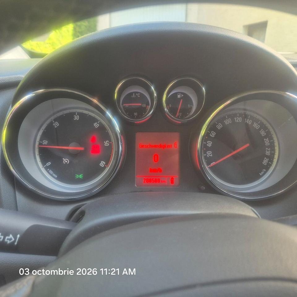 Opel Astra 2012 — photo 7