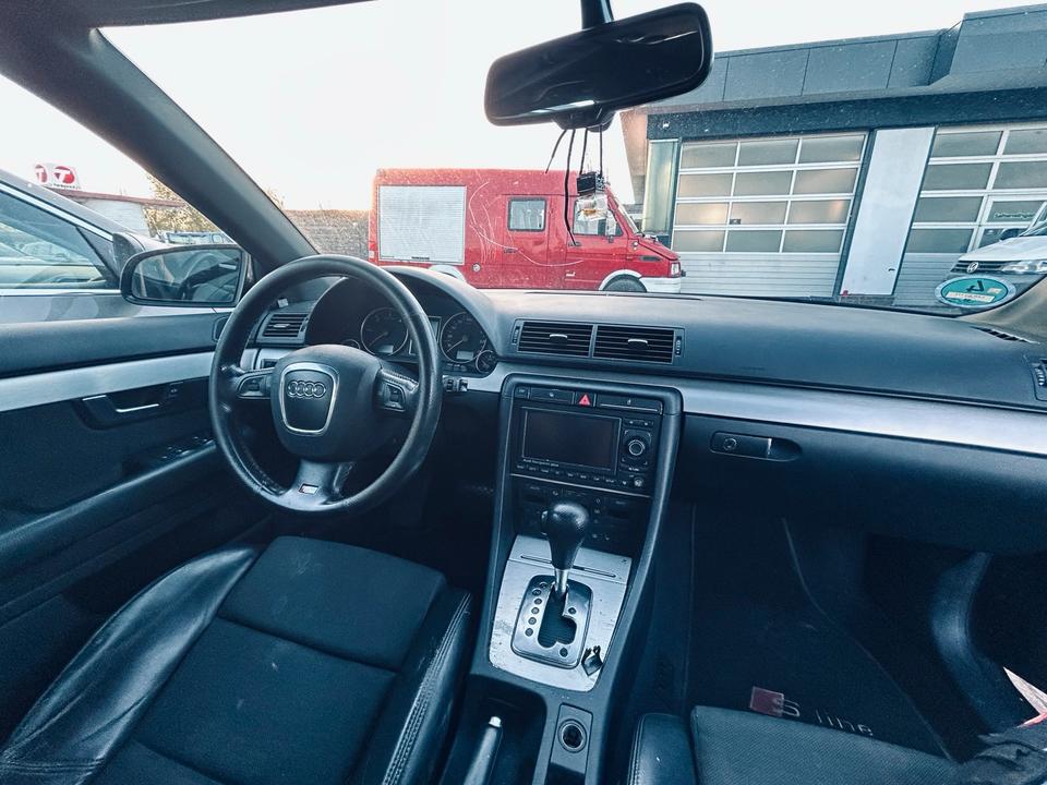Audi A4 2006 — вигляд ззаду