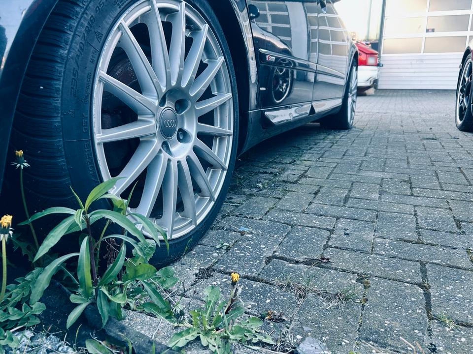 Audi A4 2006 — салон