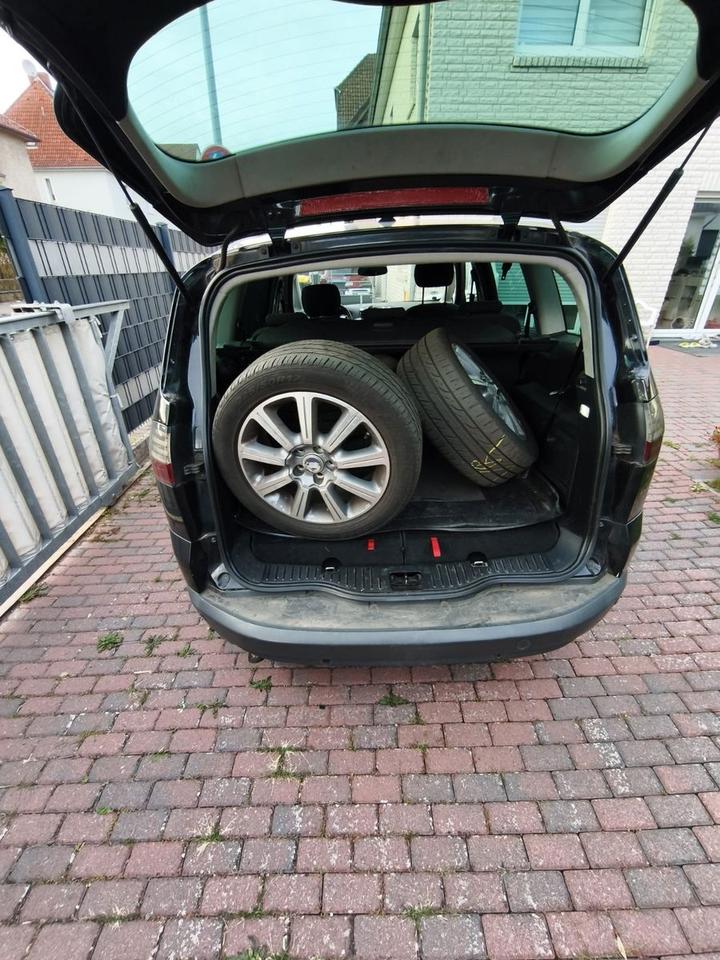 Ford S-Max 2007 — вигляд ззаду