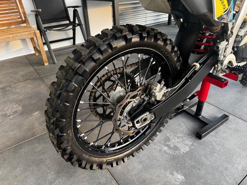 Suzuki RMZ 450 Motocross Motorrad weiß gelb schwarz Top Zustand 2013 — engine