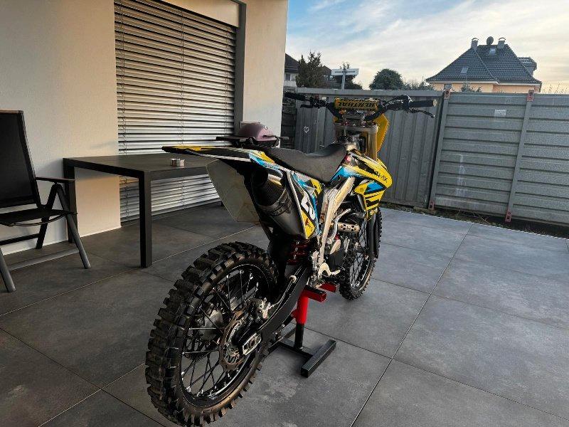 Suzuki RMZ 450 Motocross Motorrad weiß gelb schwarz Top Zustand 2013 — photo 5