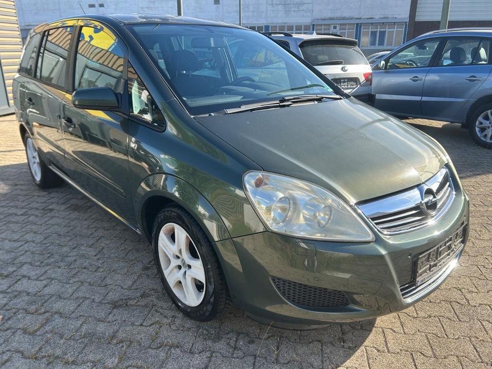 Opel Zafira 2009 — салон