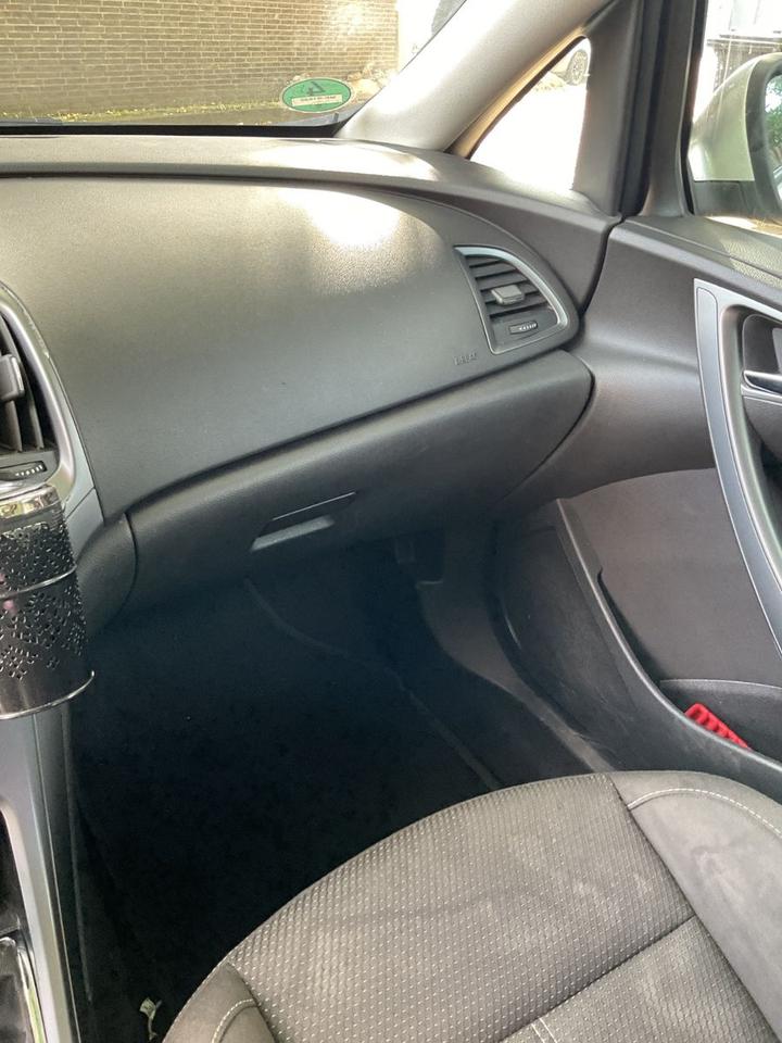 Opel Astra 2014 — photo 10
