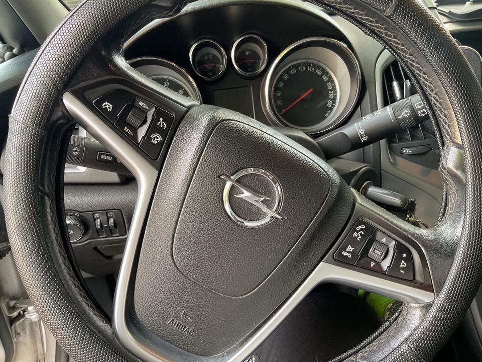 Opel Astra 2014 — photo 11