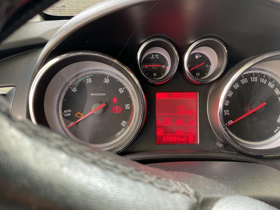 Opel Astra 2014 — photo 12