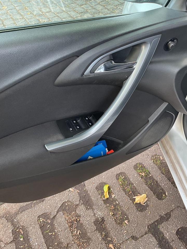 Opel Astra 2014 — photo 9