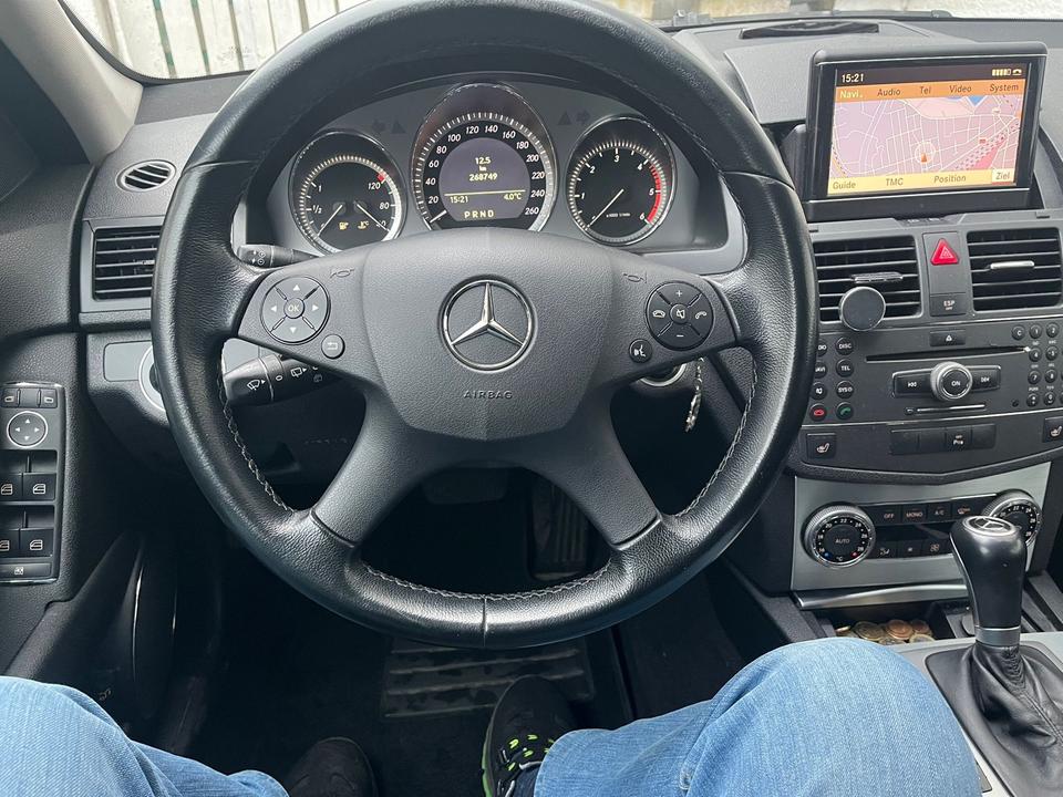 Mercedes Benz C 350 2010 — photo 13