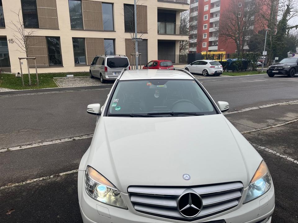 Mercedes Benz C 350 2010 — rear view