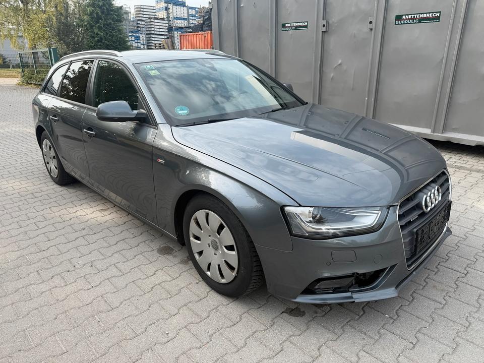 Audi A4 2014 — салон