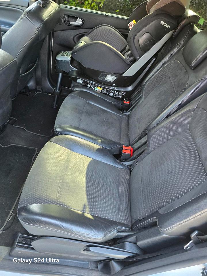 Ford S-Max 2009 — photo 17