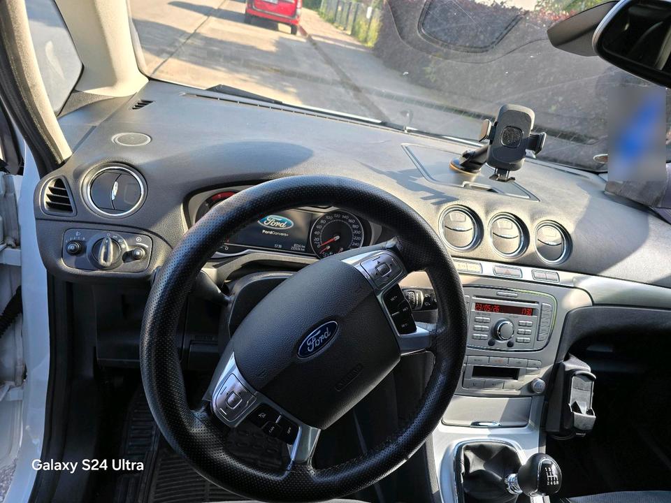 Ford S-Max 2009 — photo 18
