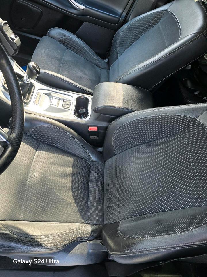 Ford S-Max 2009 — photo 19