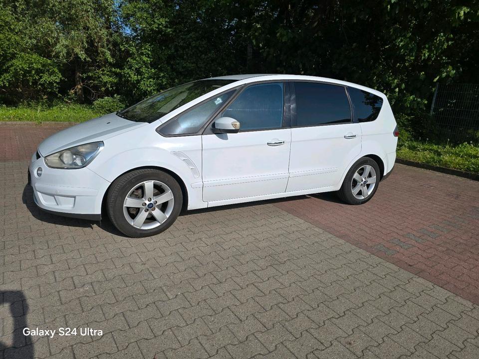 Ford S-Max 2009 — rear view