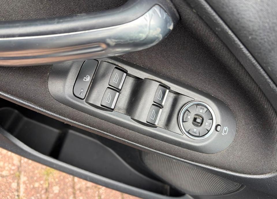 Ford S-Max 2014 — photo 13