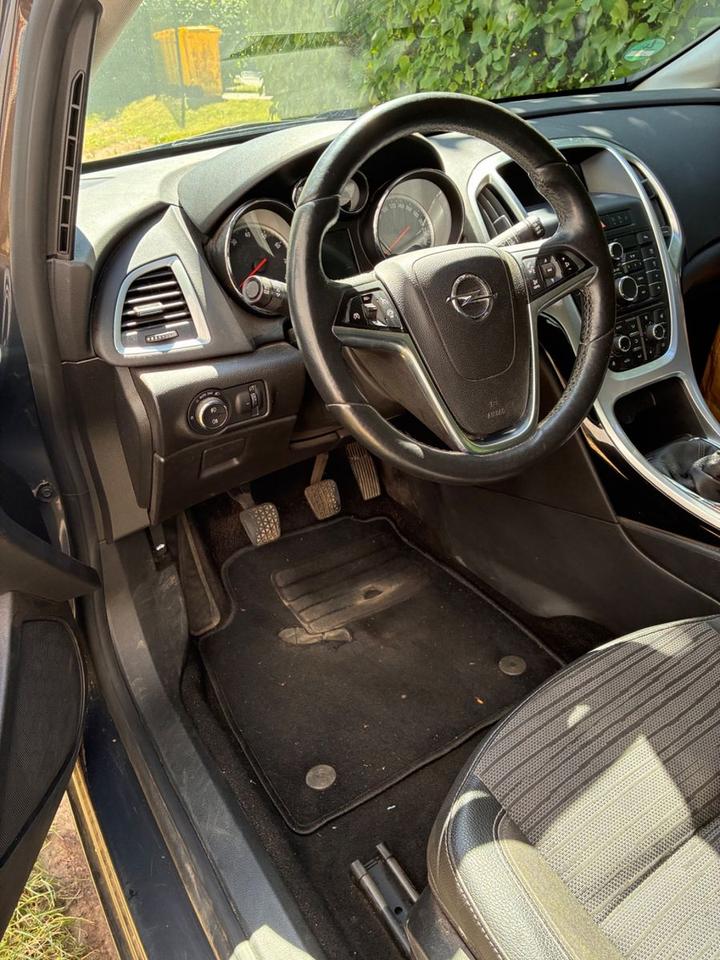 Opel Astra 2015 — photo 11
