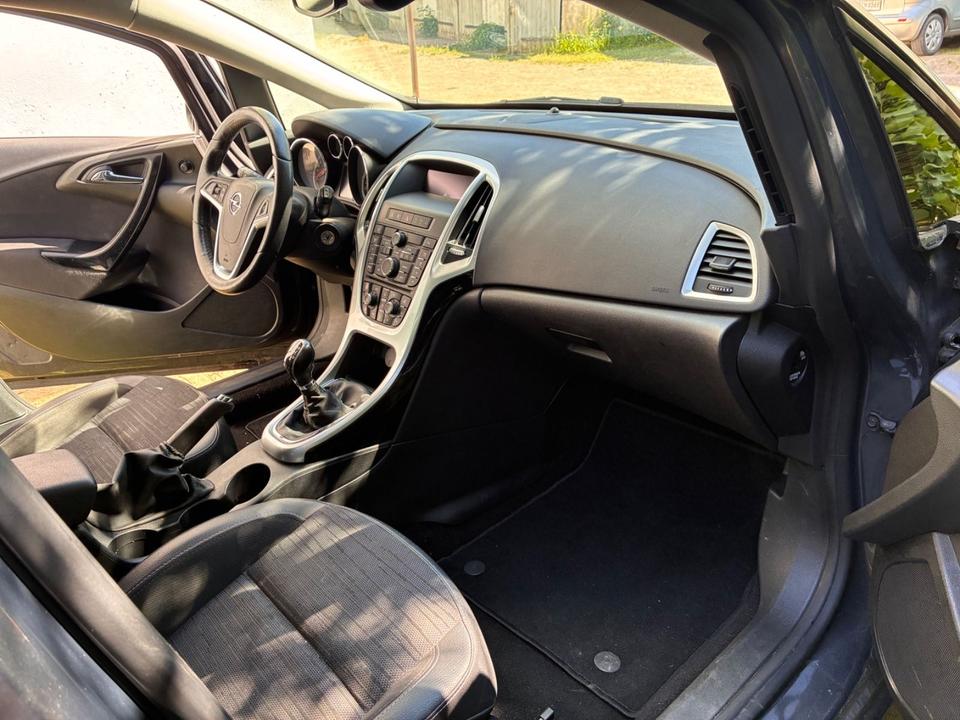 Opel Astra 2015 — photo 14