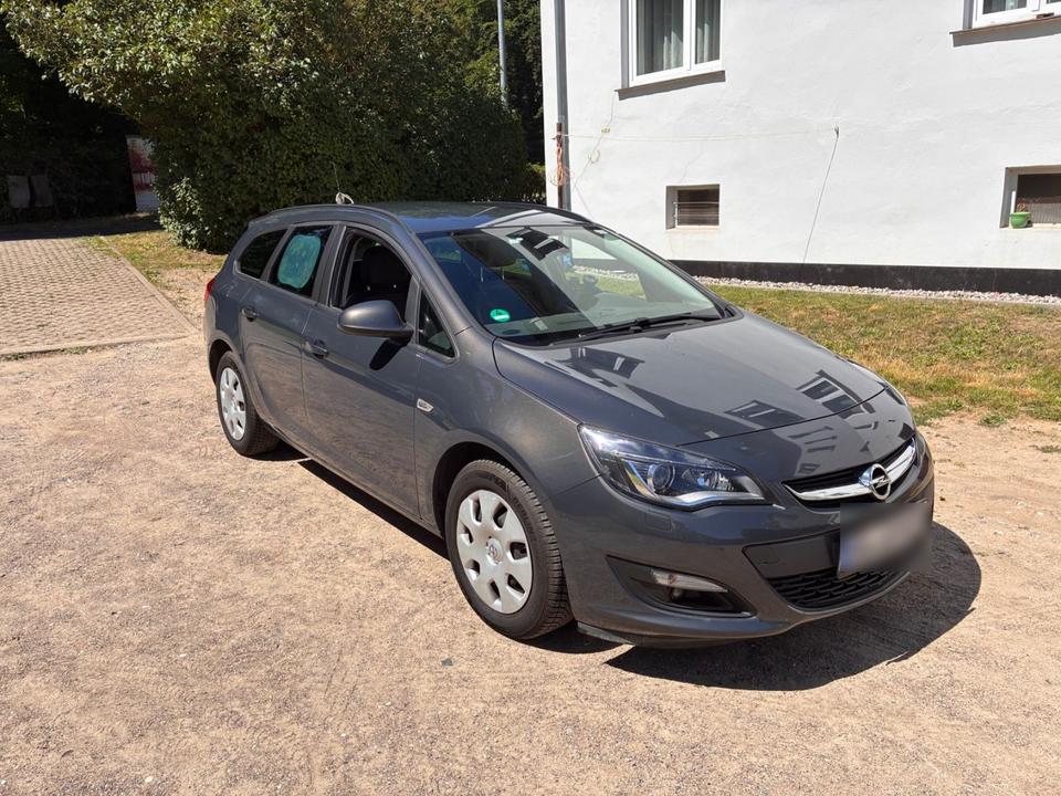 Opel Astra 2015 — interior
