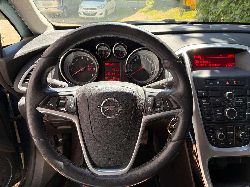 Opel Astra 2015 — photo 8