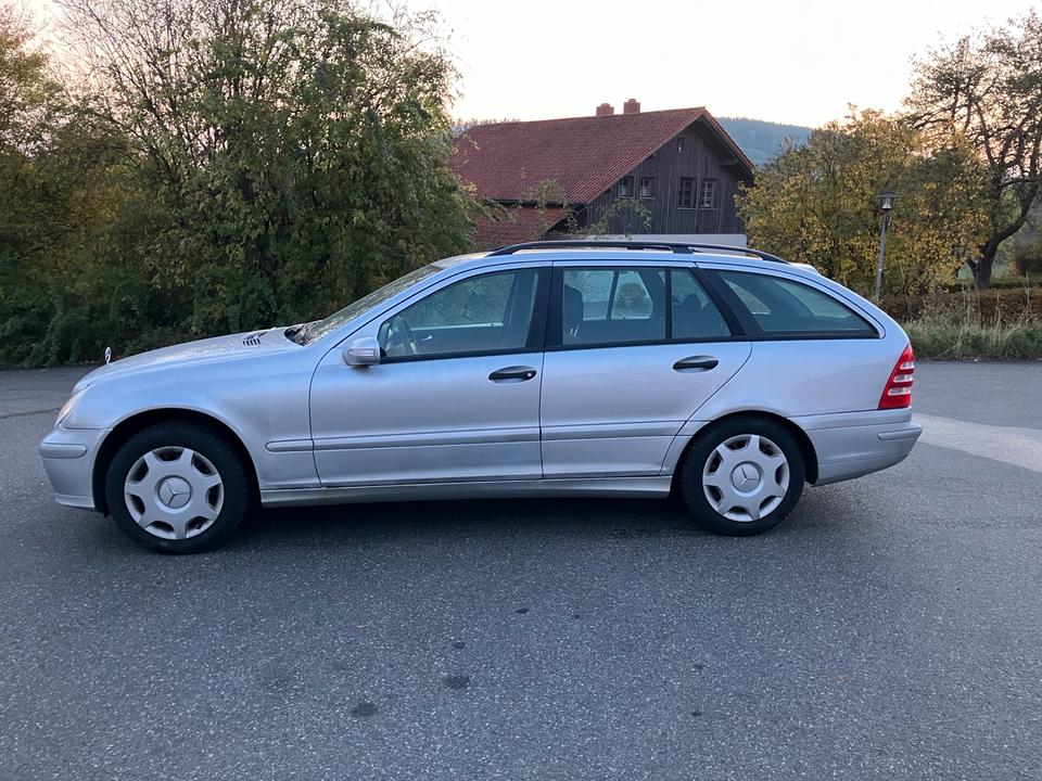 Mercedes Benz C 200 2006 — салон