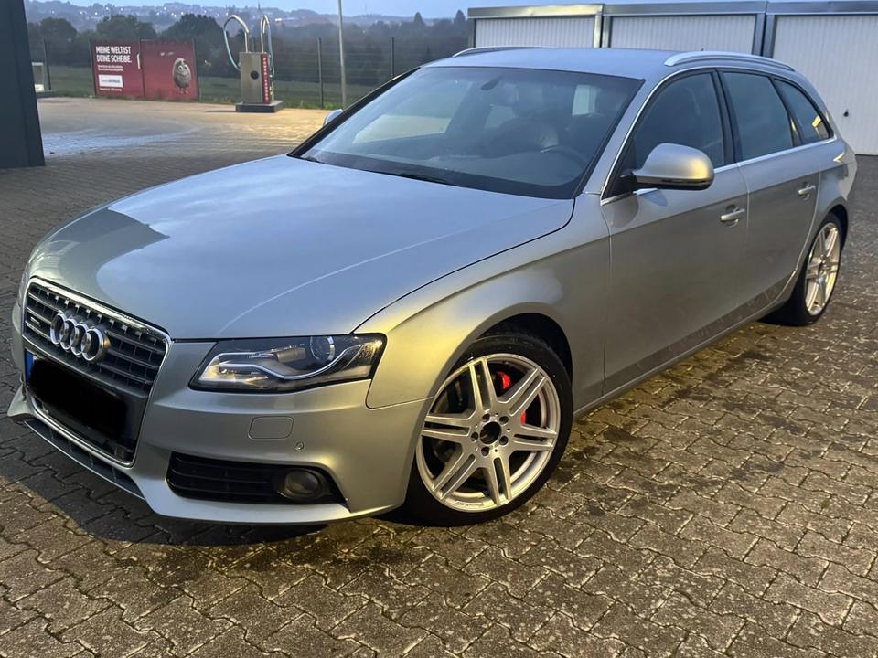 Audi A4 2008 — салон
