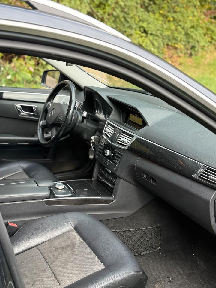 Mercedes Benz E 300 2011 — photo 8