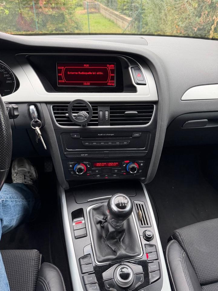 Audi A4 2009 — photo 9