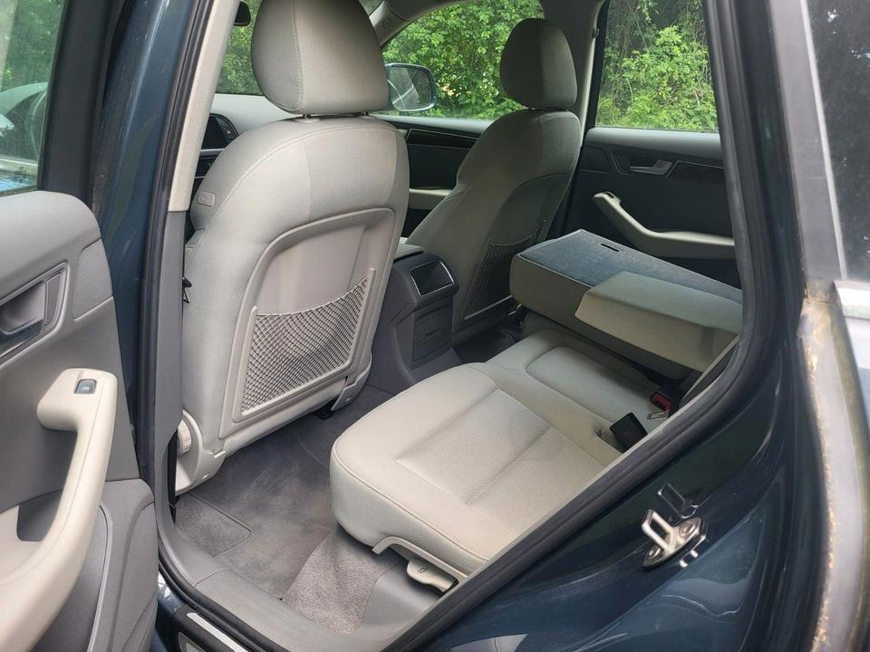 Audi Q5 2009 — interior