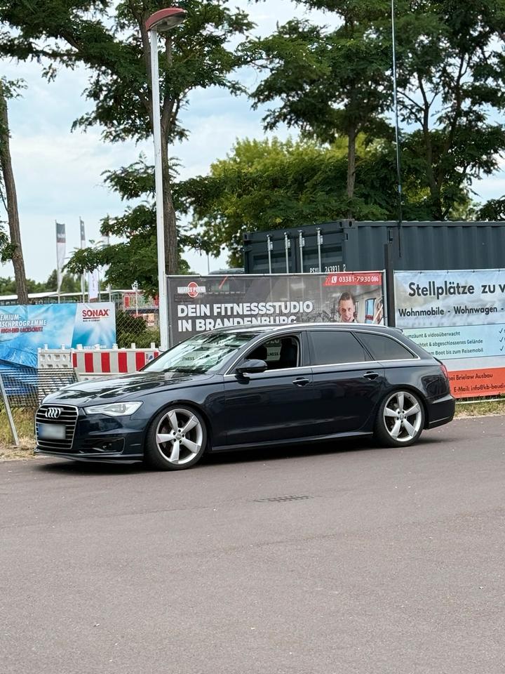 Audi A6 2015 — вигляд ззаду