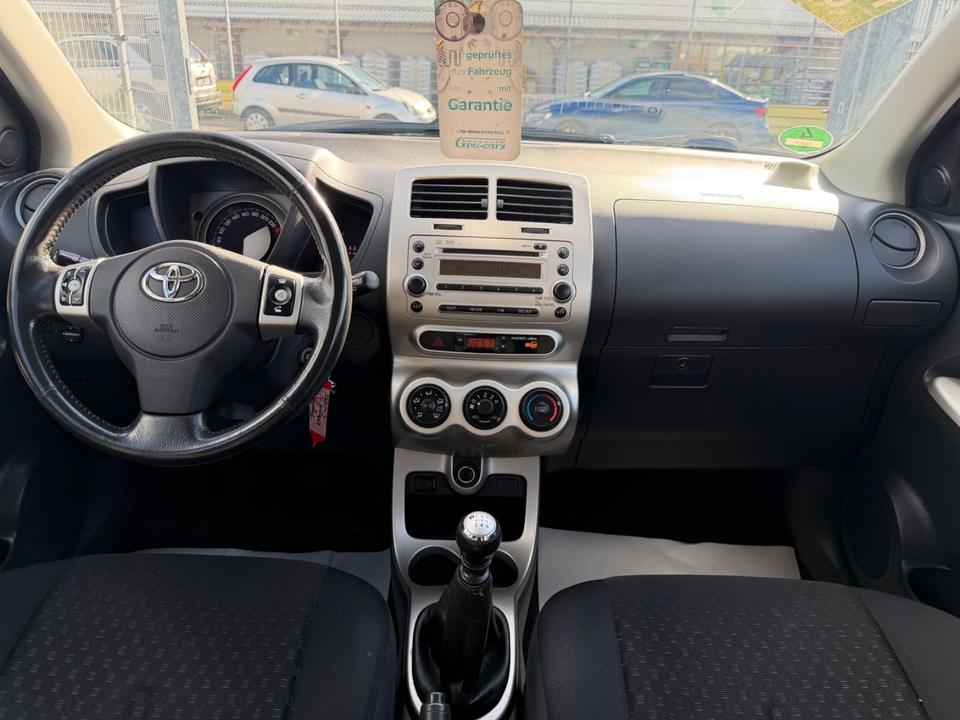 Toyota Urban Cruiser 2009 — photo 17