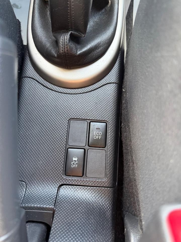 Toyota Urban Cruiser 2009 — photo 18
