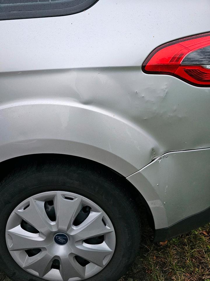 Ford S-Max 2011 — photo 12
