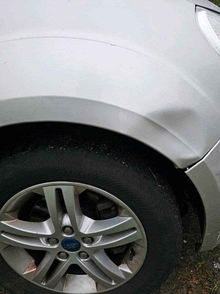 Ford S-Max 2011 — photo 13