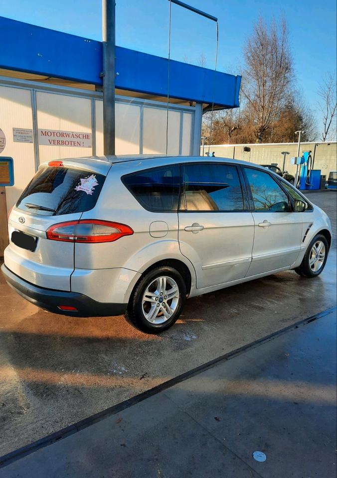 Ford S-Max 2011 — rear view