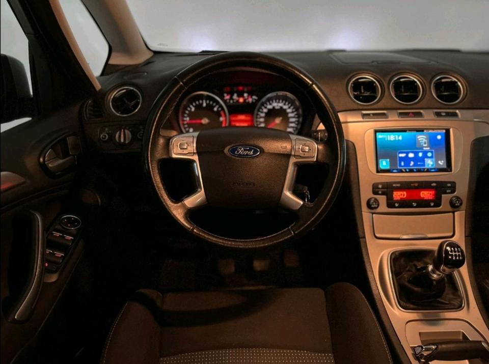 Ford S-Max 2011 — photo 5