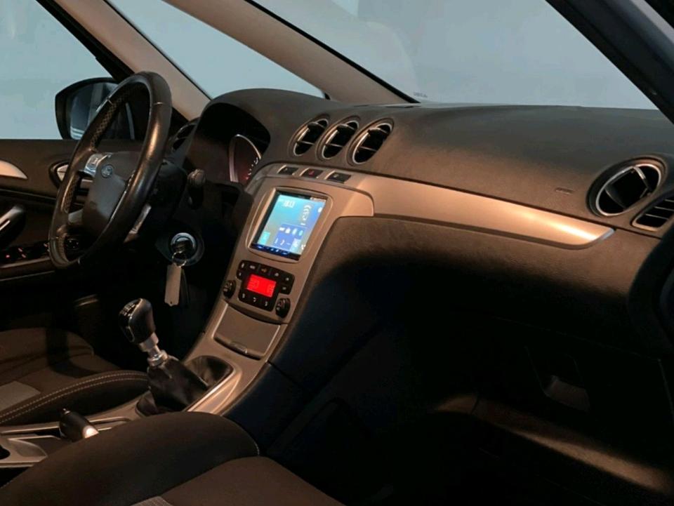 Ford S-Max 2011 — photo 7