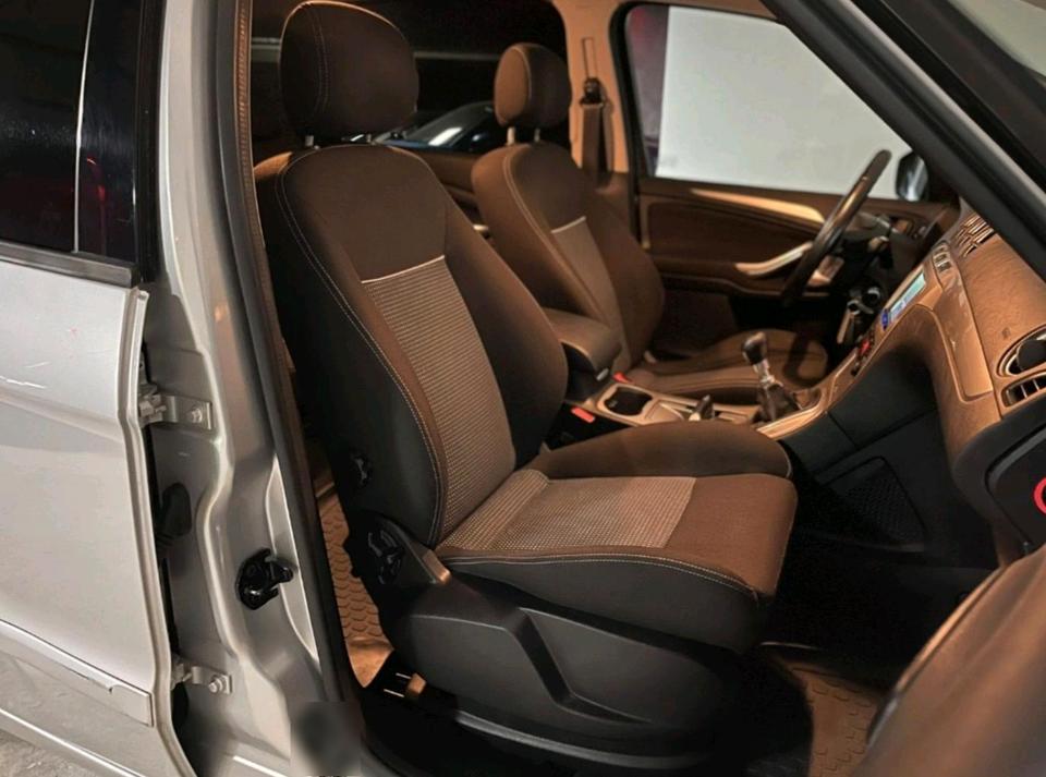 Ford S-Max 2011 — photo 8