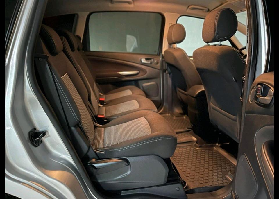 Ford S-Max 2011 — photo 9