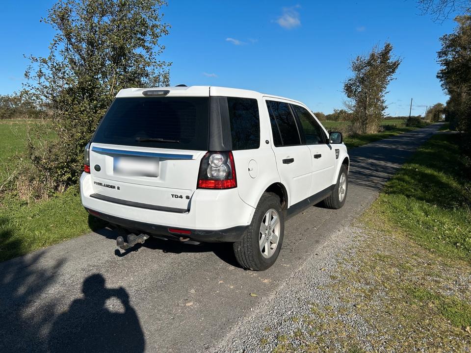 Land Rover Freelander 2012 — interior
