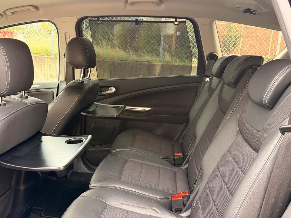 Ford S-Max 2012 — photo 10