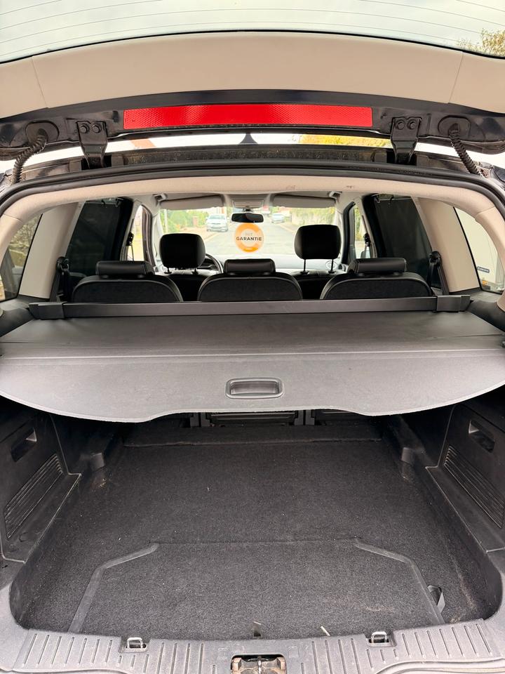 Ford S-Max 2012 — photo 11