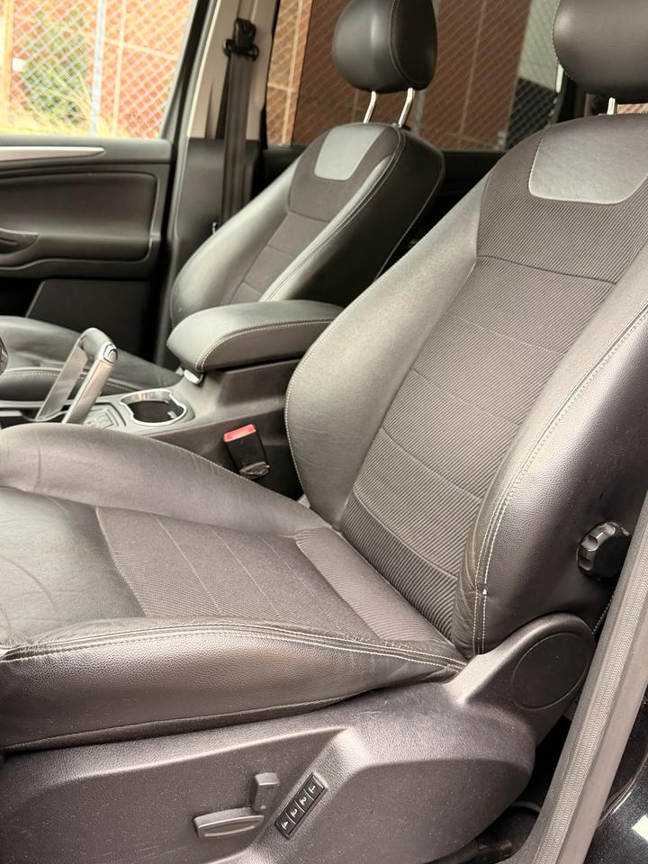 Ford S-Max 2012 — photo 8