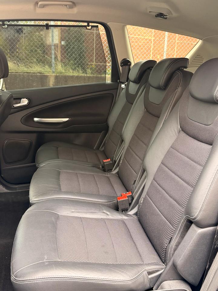 Ford S-Max 2012 — photo 9