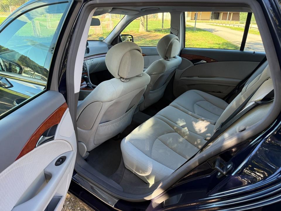 Mercedes Benz E 320 2008 — photo 12